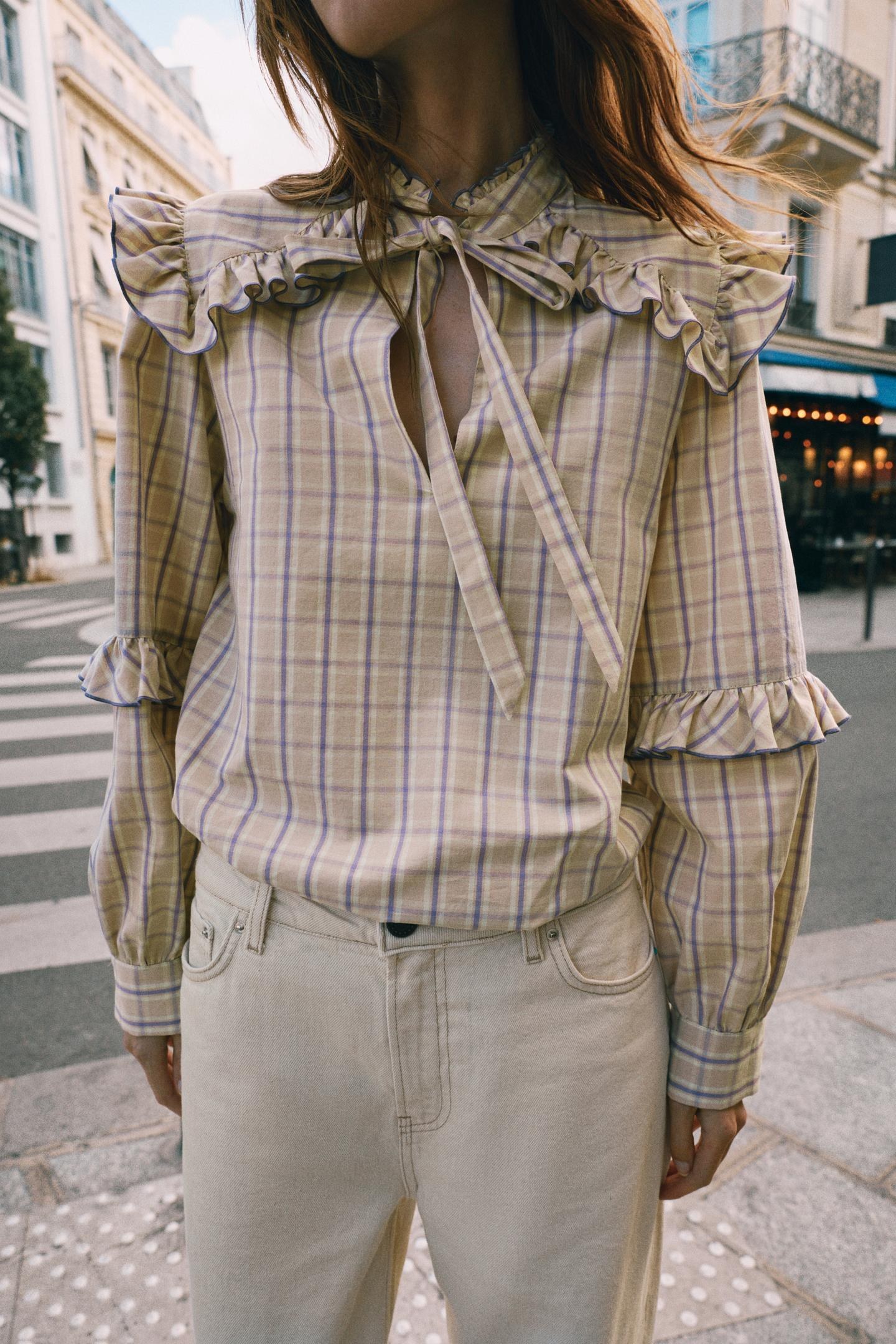 BLUSA AOS QUADRADOS COM FOLHOS